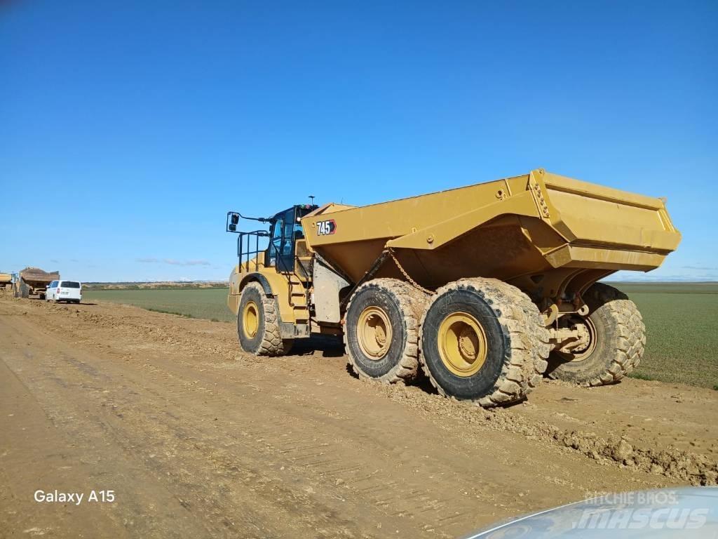 CAT 745 Зчленовані самоскиди