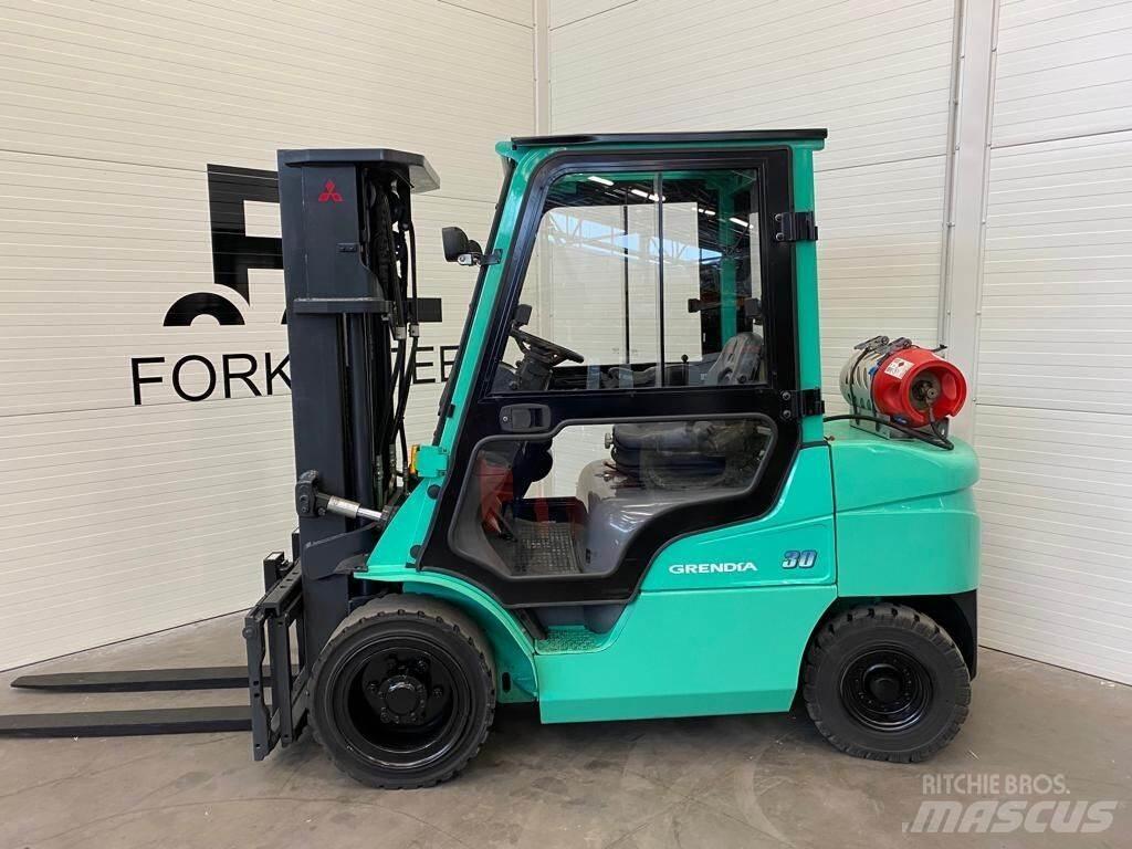 Mitsubishi FG30N Газові навантажувачі
