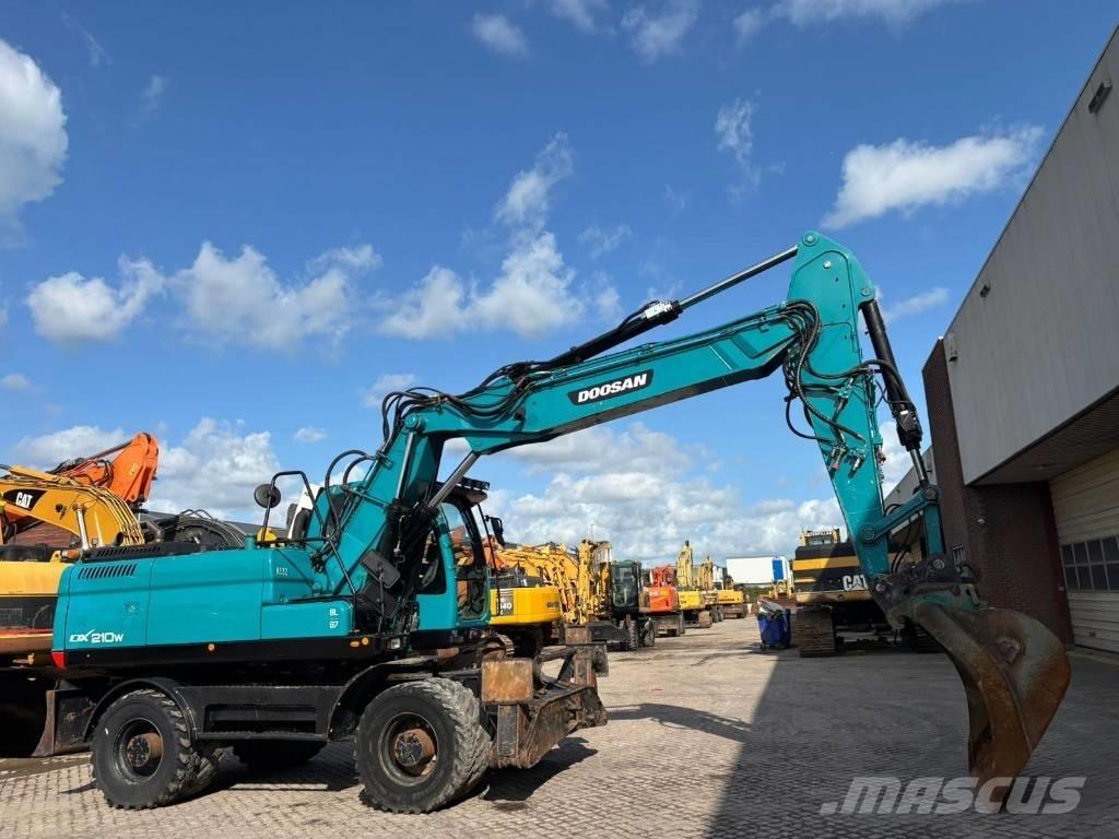 Doosan DX 210 W Колісні екскаватори