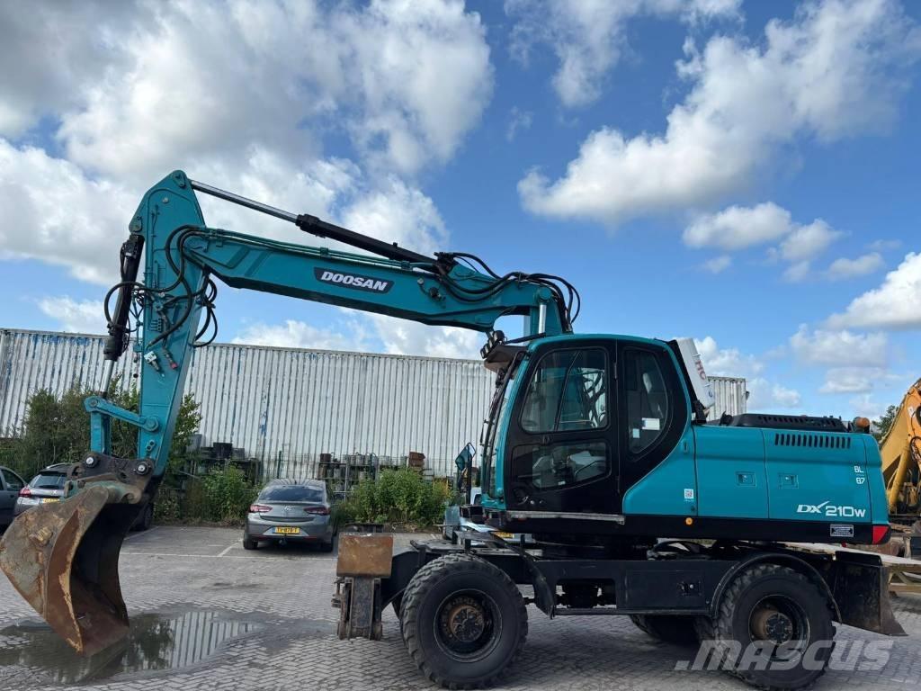 Doosan DX 210 W Колісні екскаватори