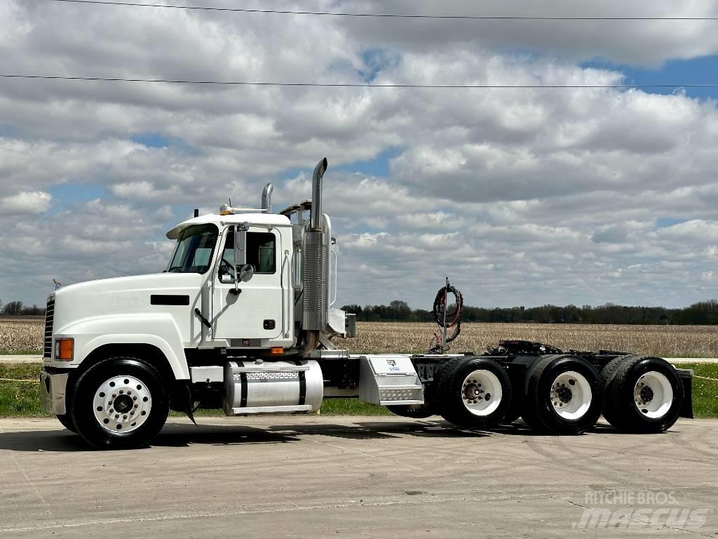 Mack CH 613 Тягачі