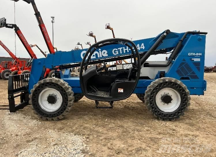 Genie GTH844 Телескопічні навантажувачі
