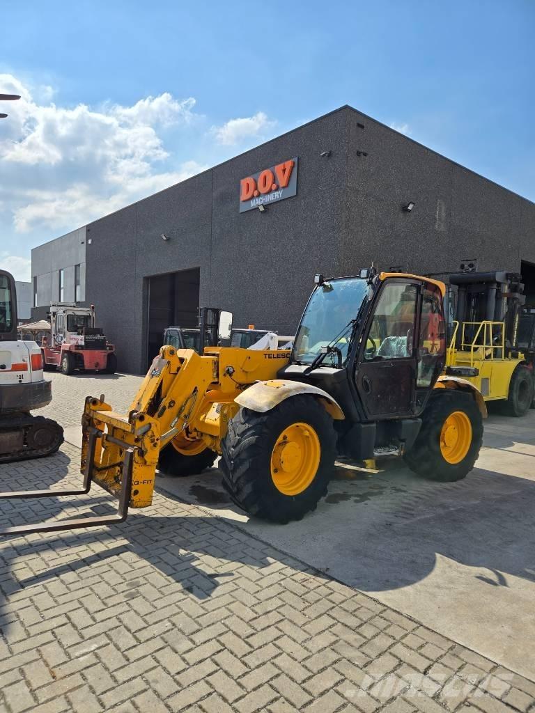 JCB 530 Телескопічні навантажувачі