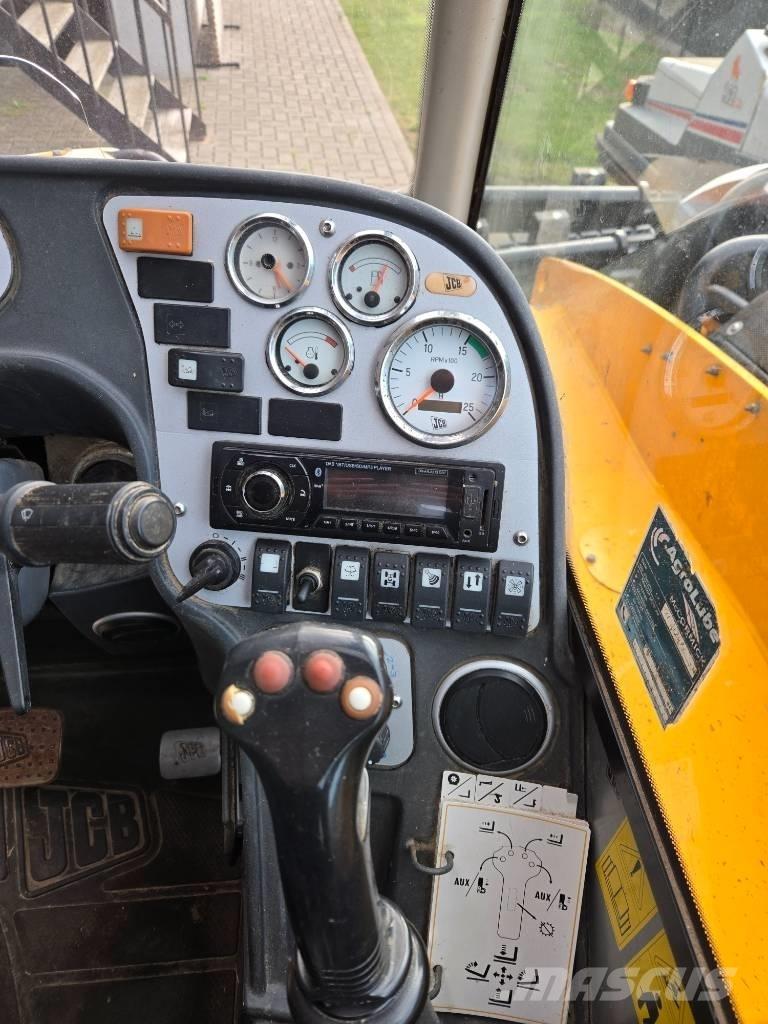 JCB 530 Телескопічні навантажувачі
