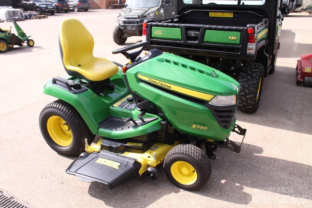 John Deere X 590 Самохідні газонокосарки