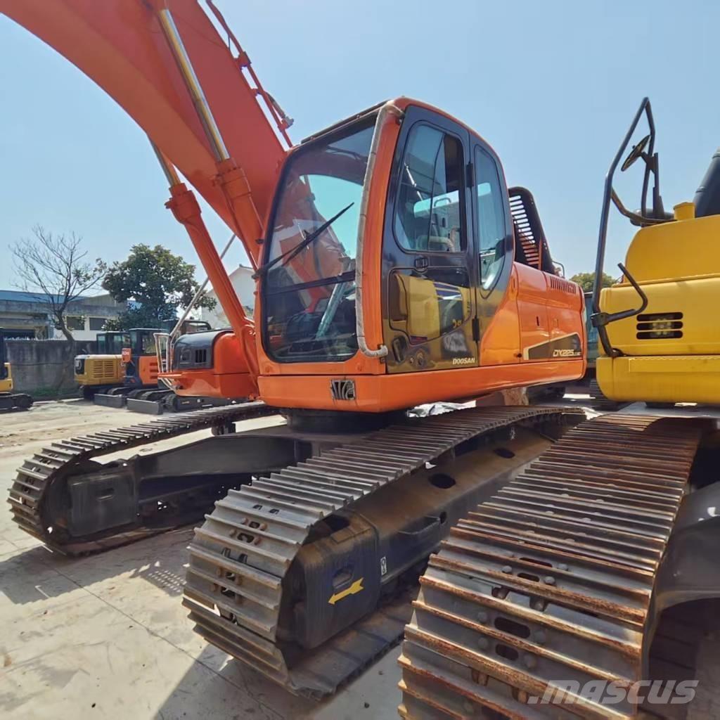Doosan DX225LC-9C Гусеничні екскаватори