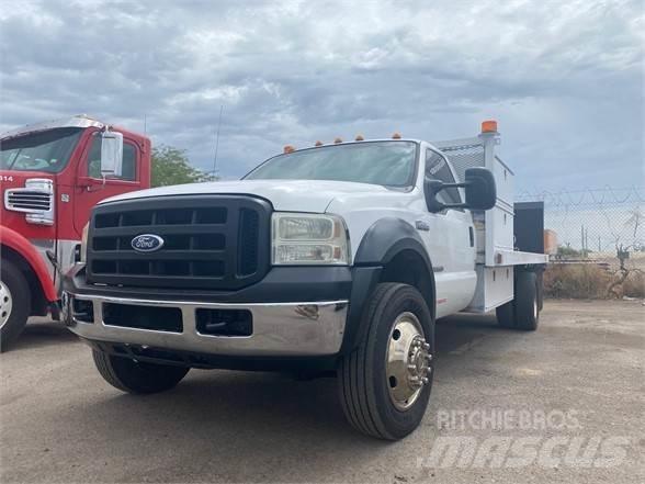 Ford F550 Вантажівки-платформи/бокове розвантаження