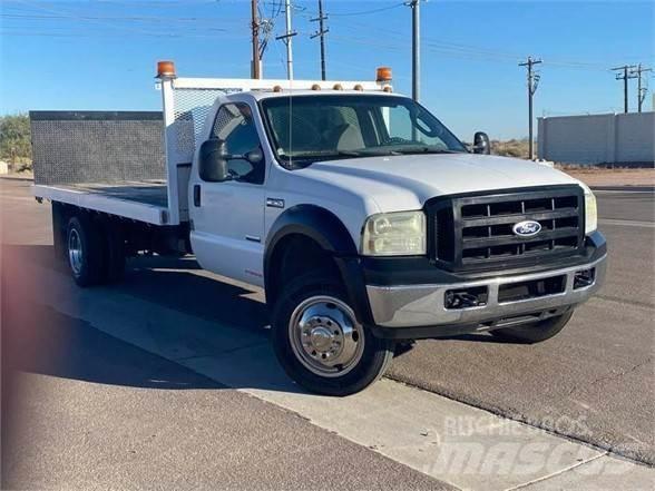 Ford F550 Вантажівки-платформи/бокове розвантаження