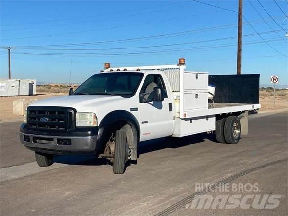 Ford F550 Вантажівки-платформи/бокове розвантаження