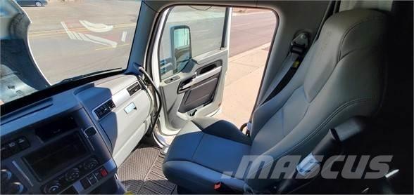 Kenworth T680 Тягачі