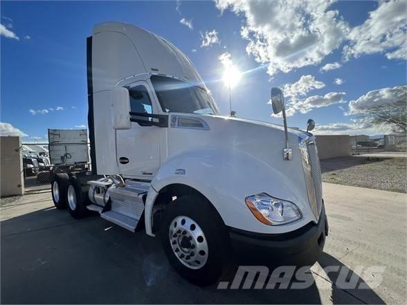 Kenworth T680 Тягачі