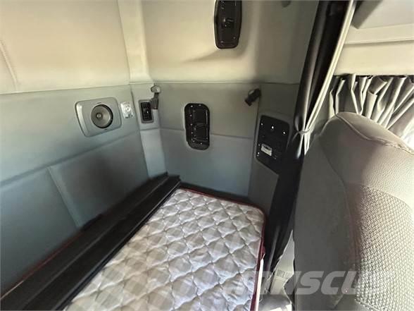 Kenworth T680 Тягачі