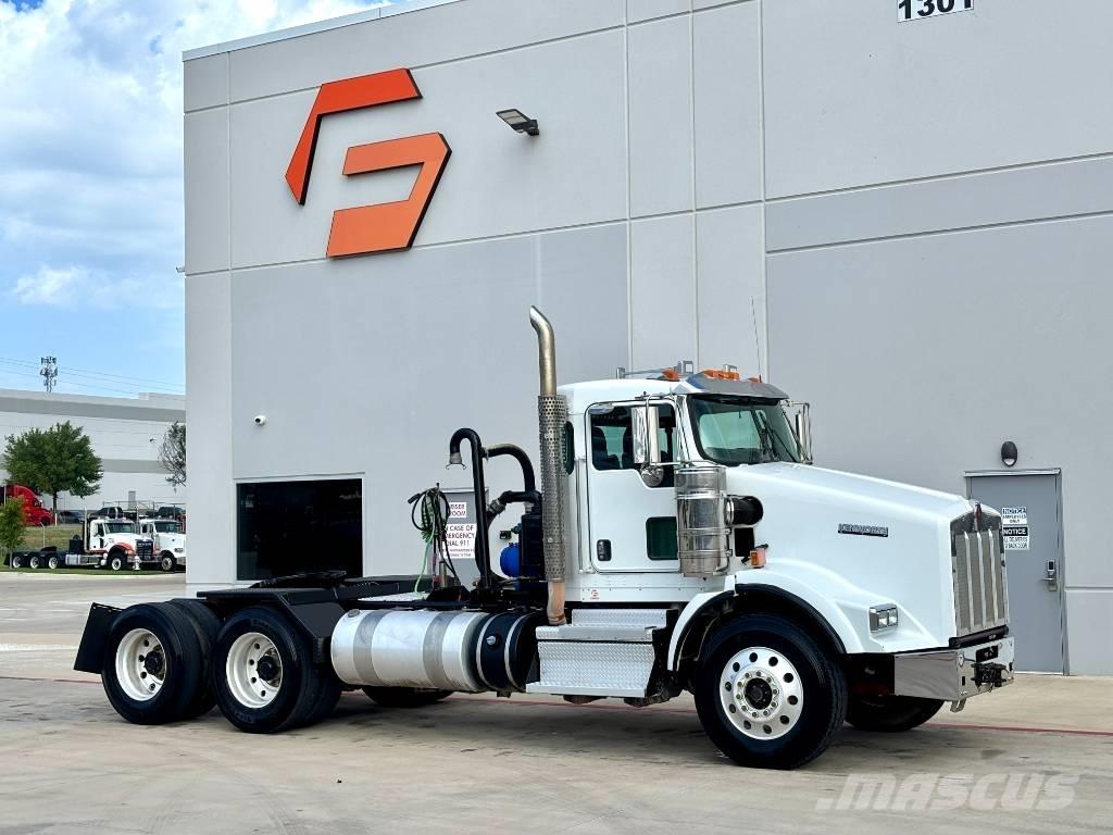 Kenworth T 800 Тягачі