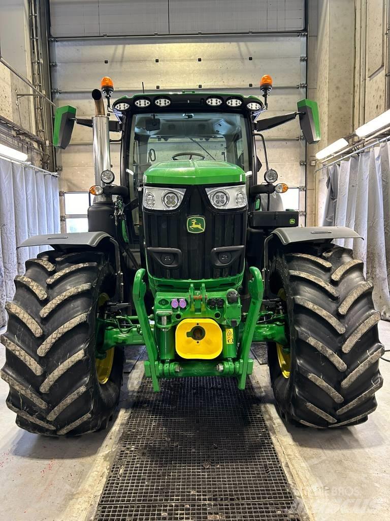 John Deere 6R 215 Трактори