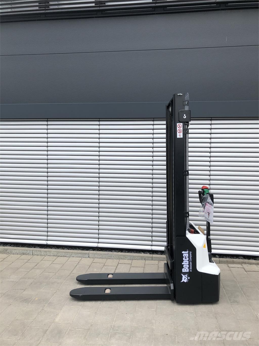Bobcat LSM12N Самохідні електроштабелери