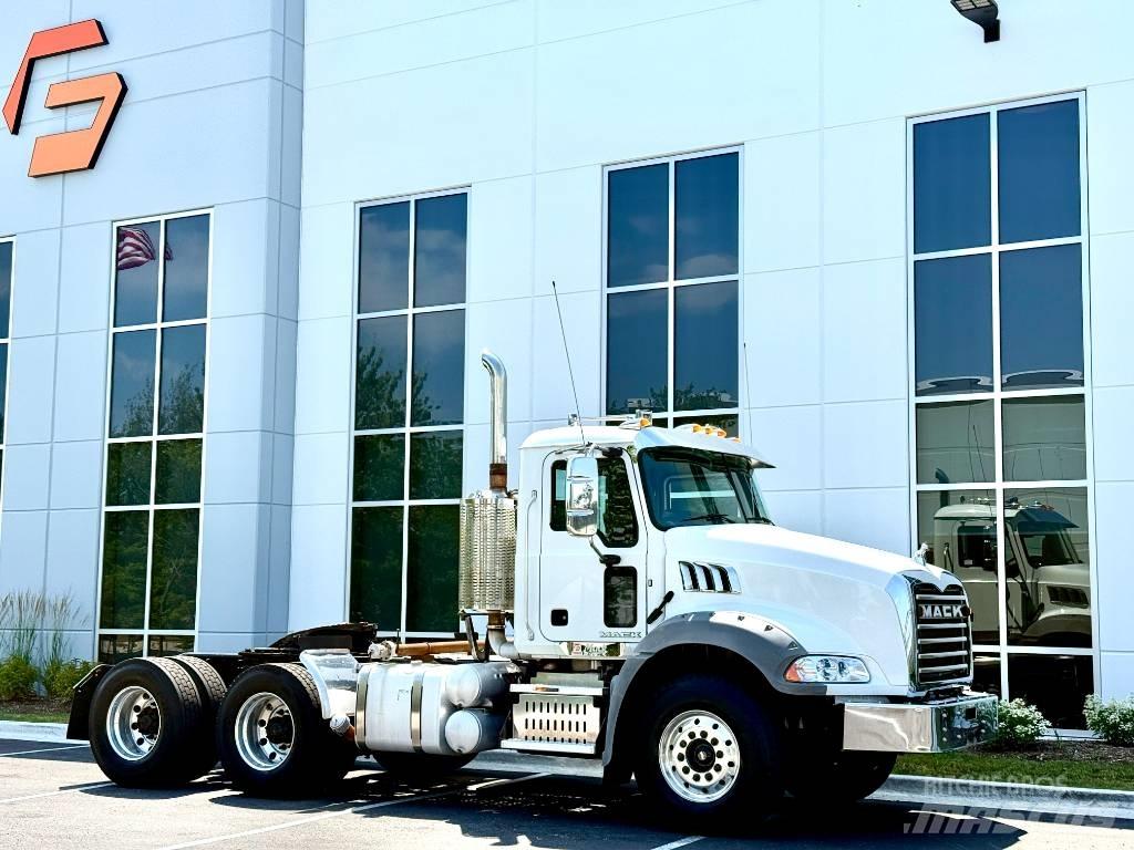 Mack GU 813 Тягачі