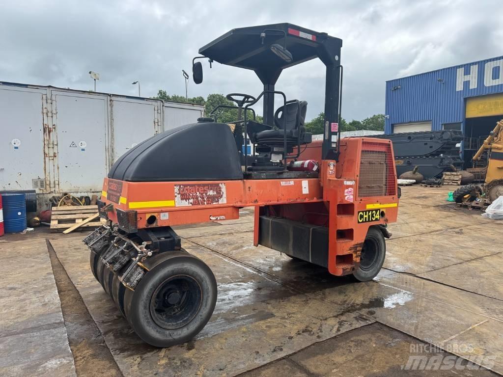 Dynapac CP 142 Пневматичні катки