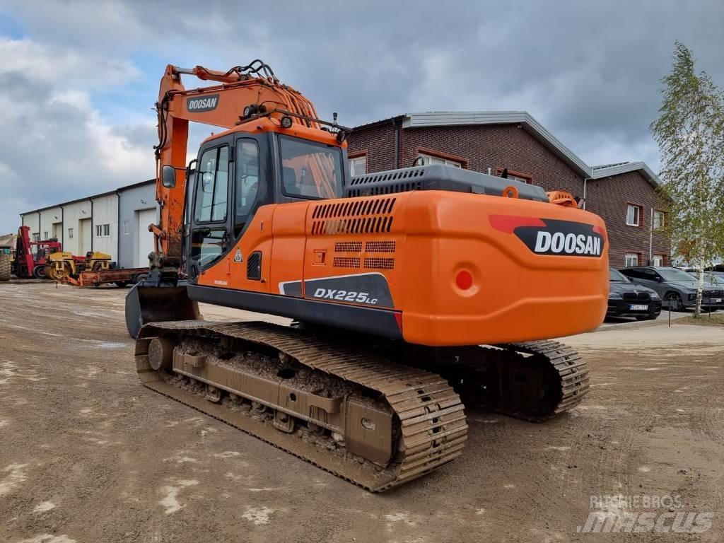 Doosan DX 225 LC-3 Гусеничні екскаватори