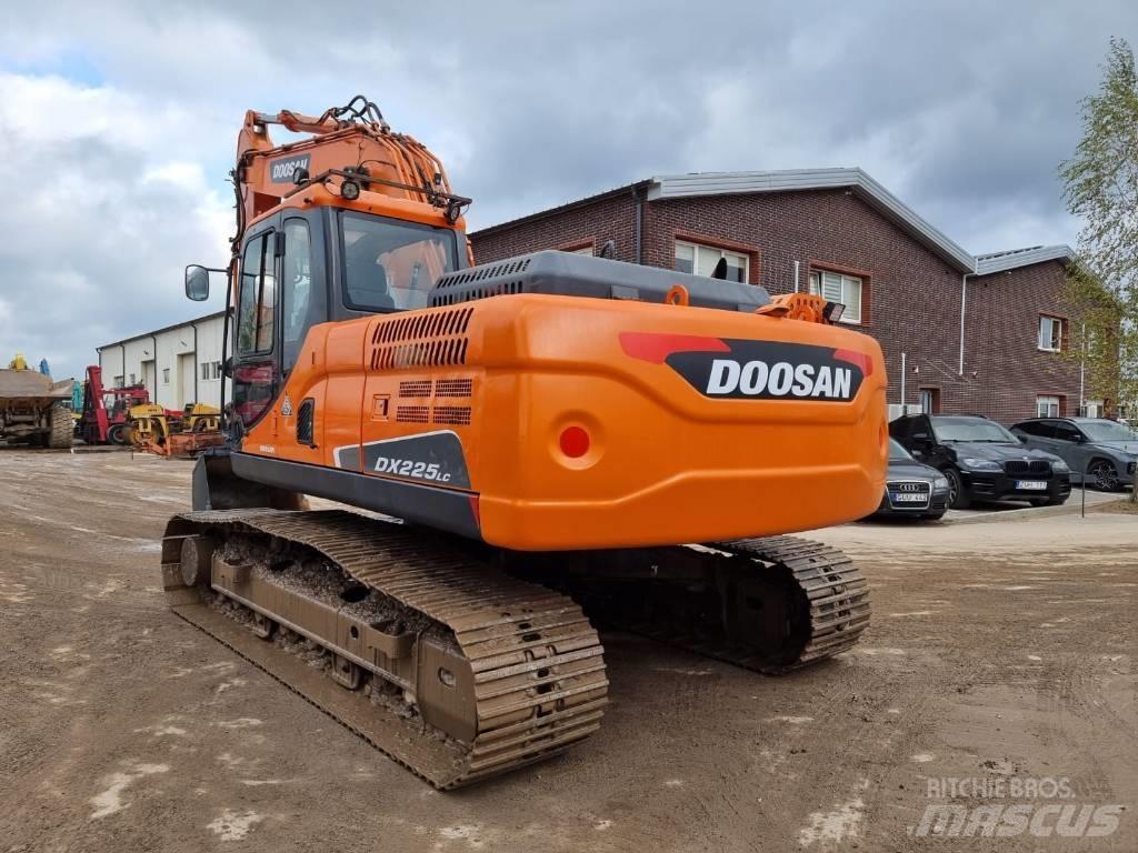 Doosan DX 225 LC-3 Гусеничні екскаватори