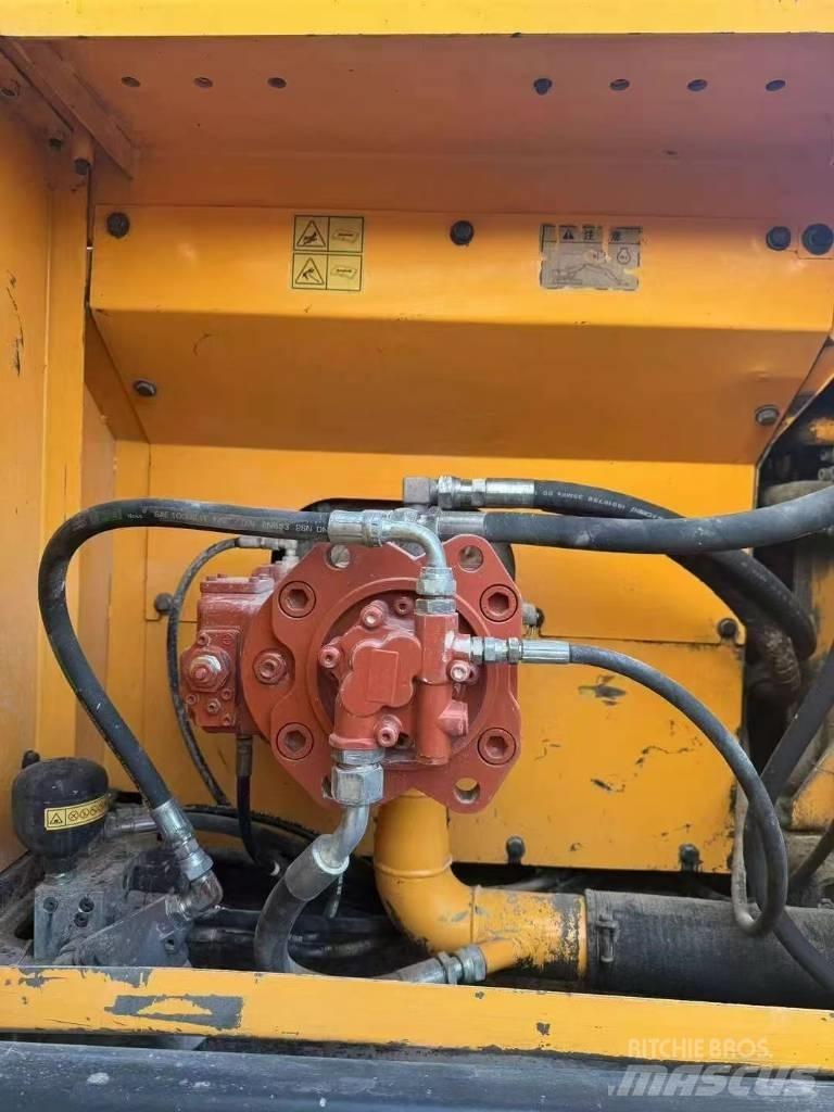 Hyundai Robex 215-7 Гусеничні екскаватори