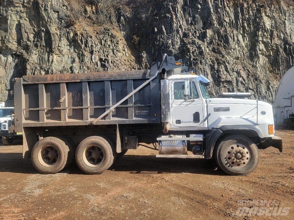 Mack CL 713 Самоскиди