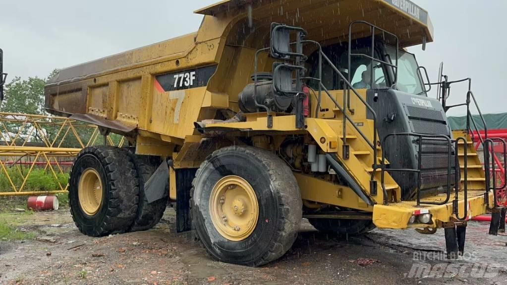 CAT 773 F Зчленовані самоскиди