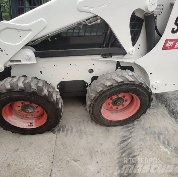 Bobcat S300 Міні-навантажувачі