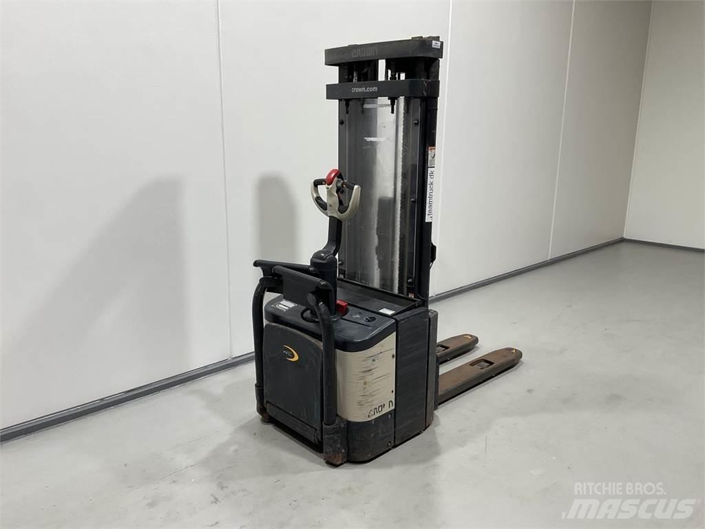 Crown WE2300S Самохідні електроштабелери