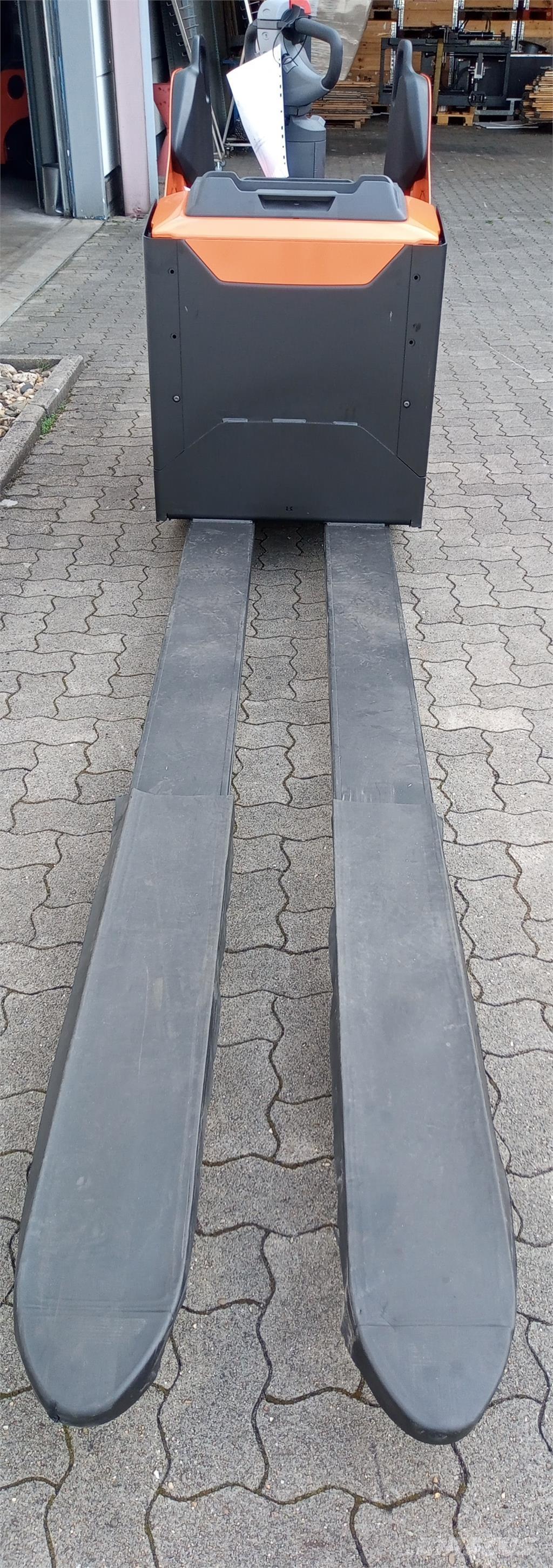 Toyota LPE 250 Ручний візок