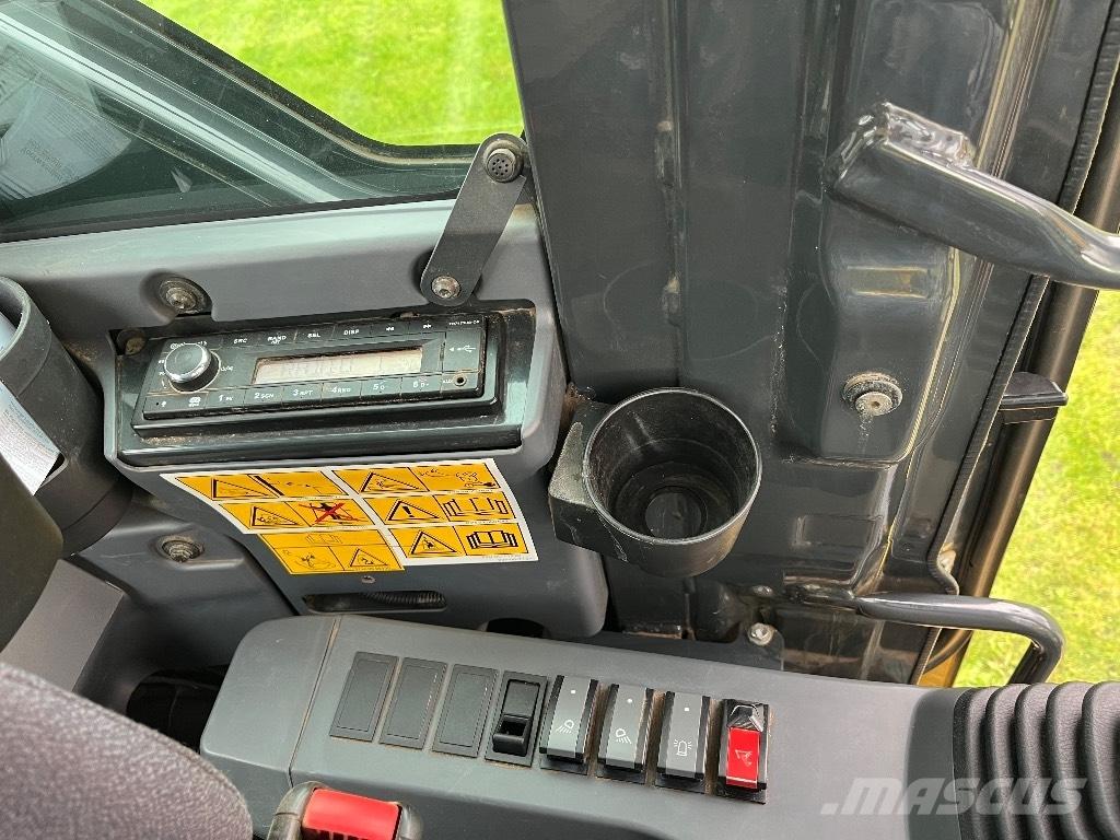 Komatsu PW 118 Колісні екскаватори