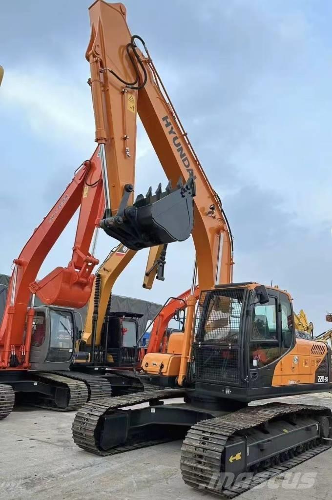 Hyundai 220 Гусеничні екскаватори