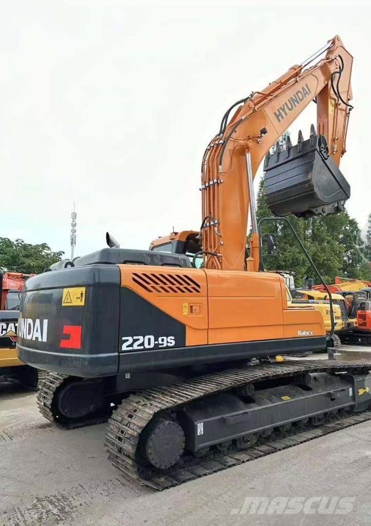Hyundai 220 Гусеничні екскаватори