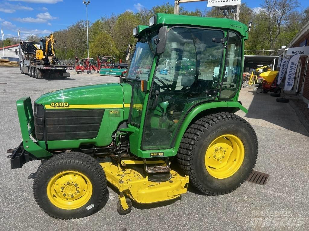 John Deere 4400 Трактори