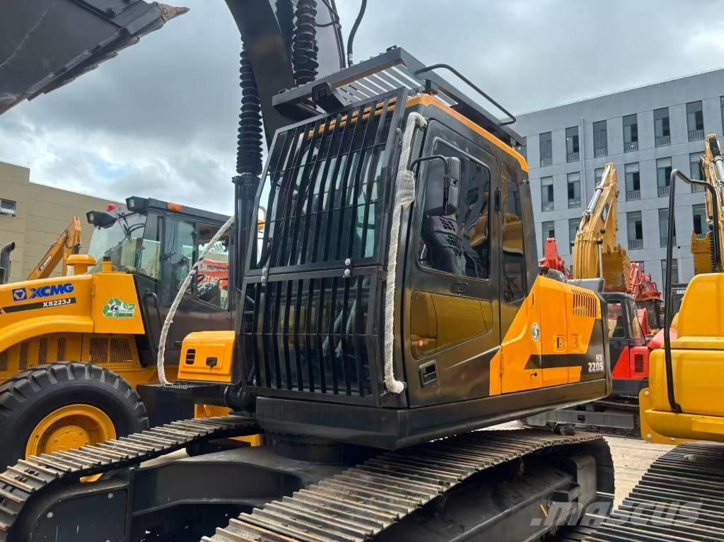 Hyundai HX 220 Гусеничні екскаватори