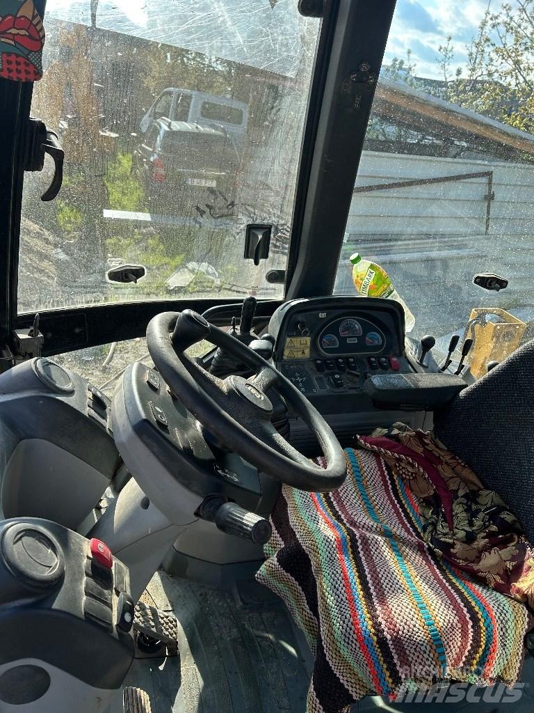 CAT 422 E Екскаватори-навантажувачі