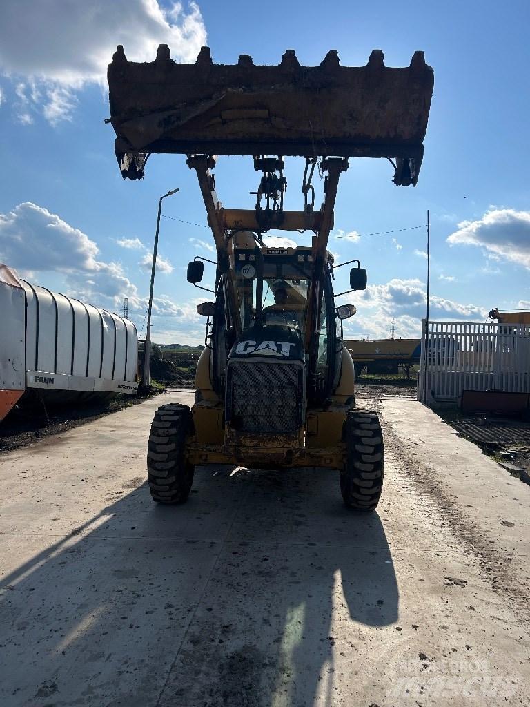 CAT 422 E Екскаватори-навантажувачі