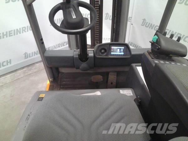 Jungheinrich EFG 320 Електронавантажувачі