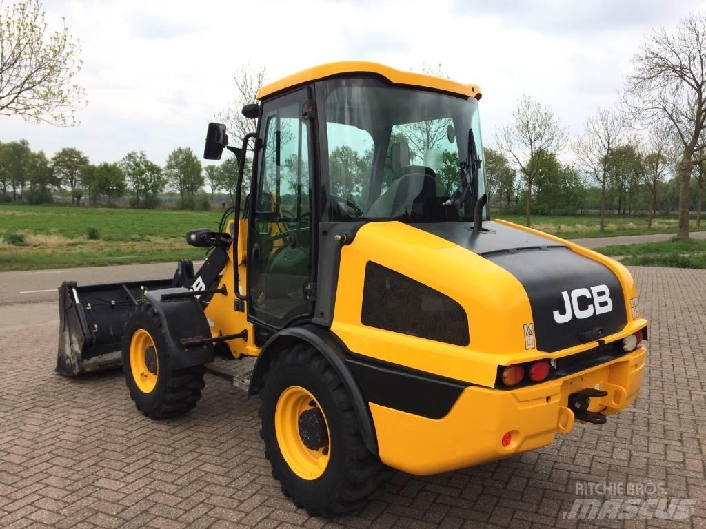 JCB 406 Фронтальні навантажувачі