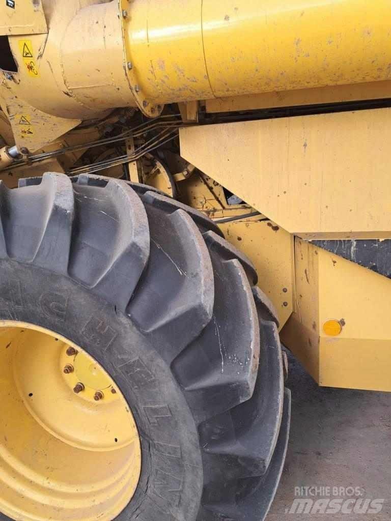 New Holland TX 66 Зернозбиральні комбайни