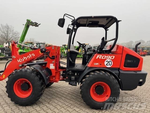 Kubota R 090 Фронтальні навантажувачі