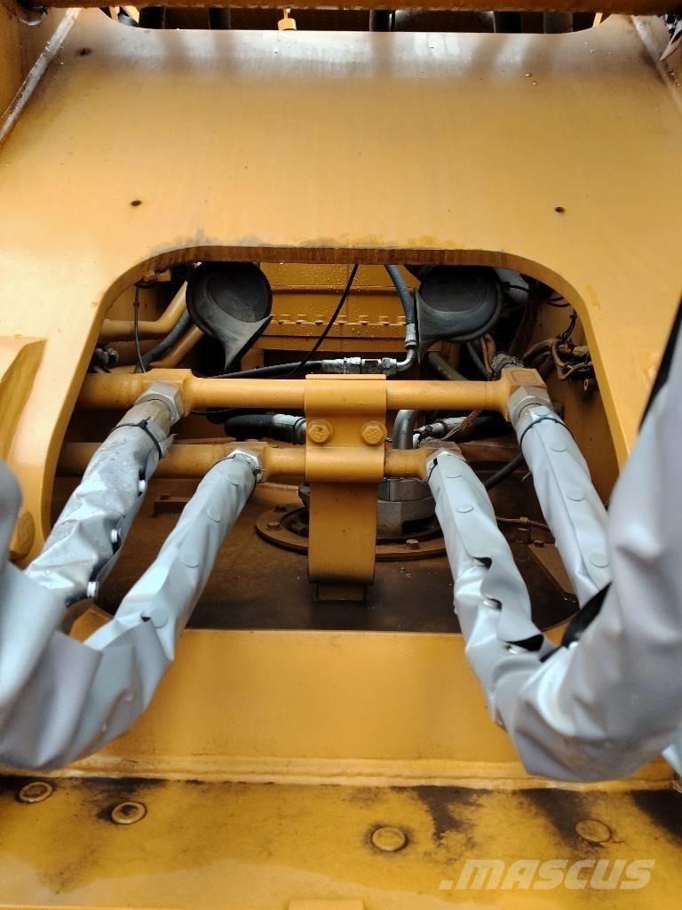 CAT 330GC Гусеничні екскаватори