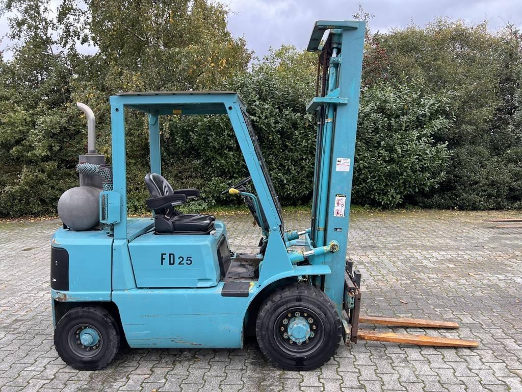 Mitsubishi FD25T Дизельні навантажувачі