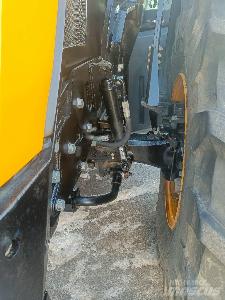 JCB 4220 Трактори