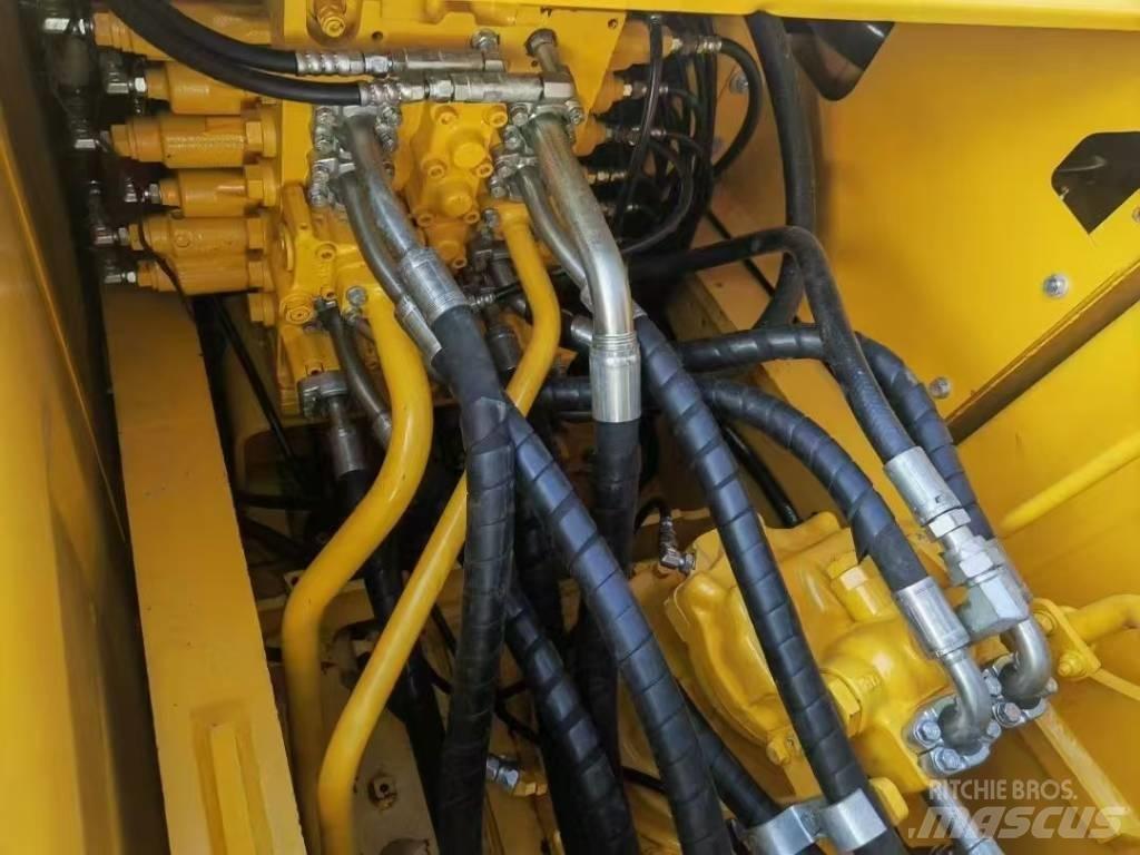 Komatsu 200-8 Гусеничні екскаватори