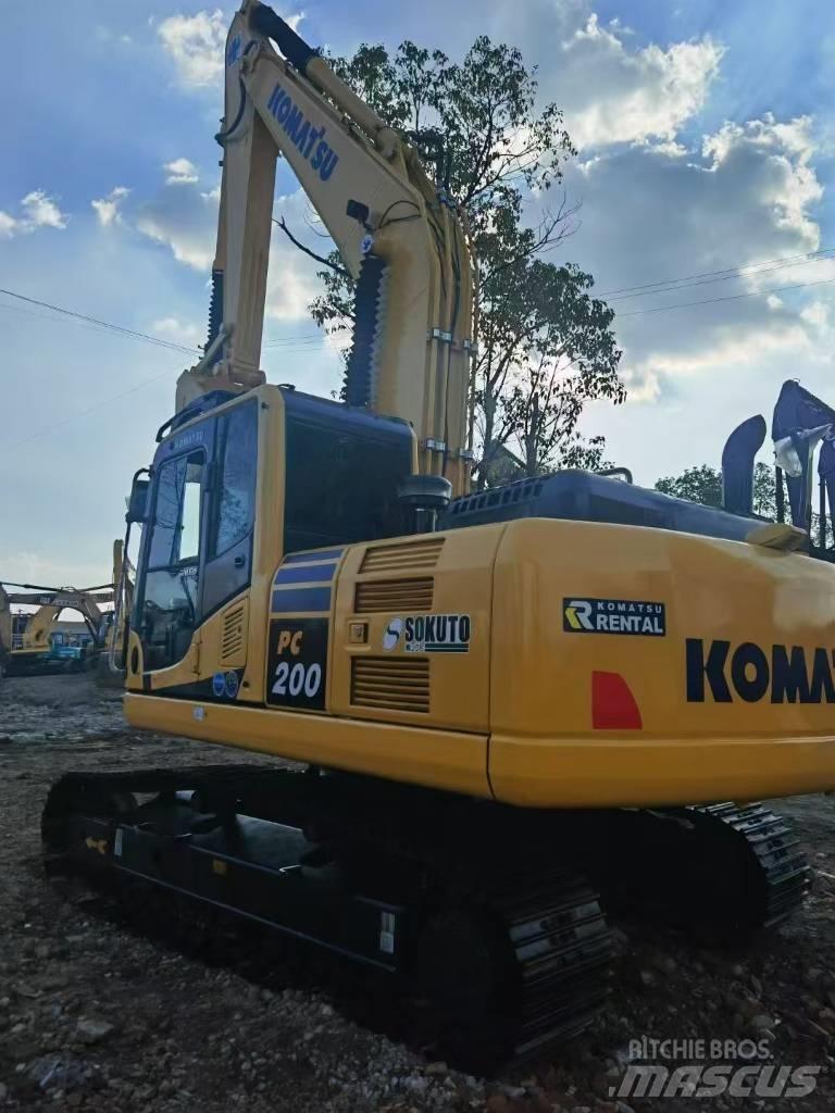 Komatsu 200-8 Гусеничні екскаватори