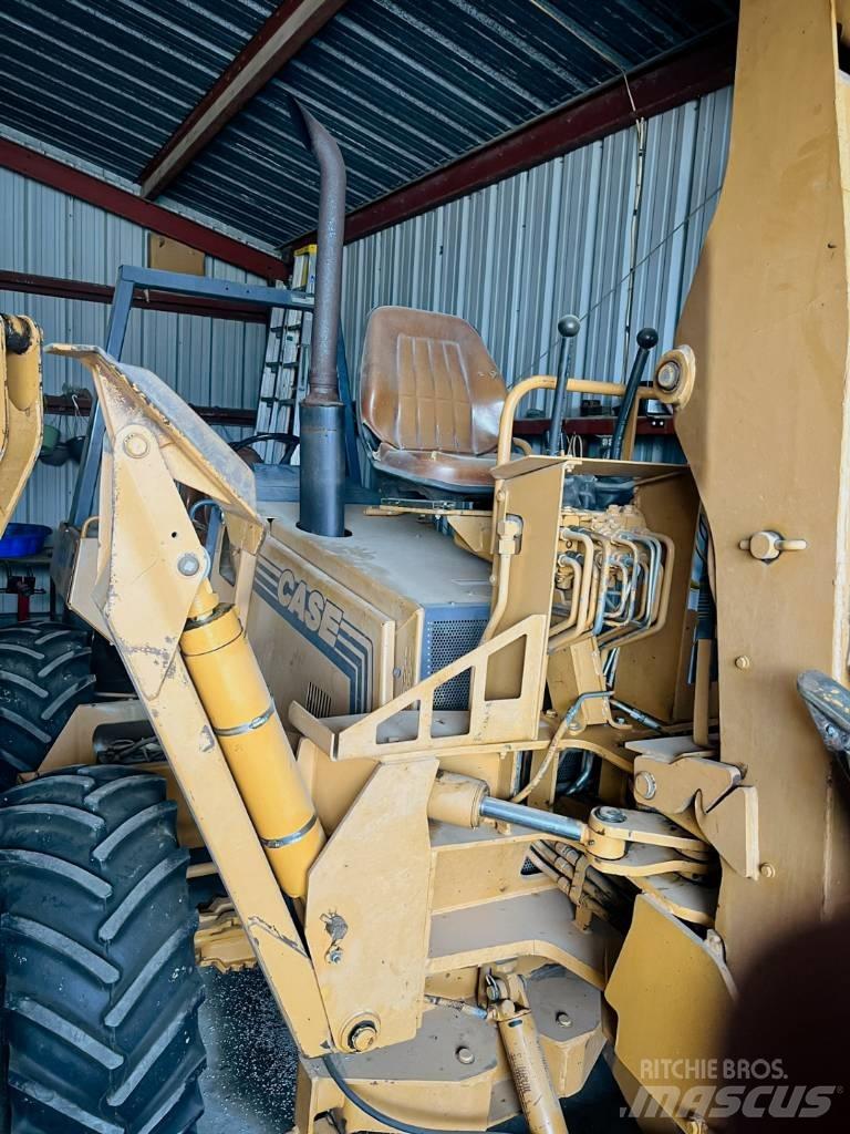 CASE 860 Канавокопачі