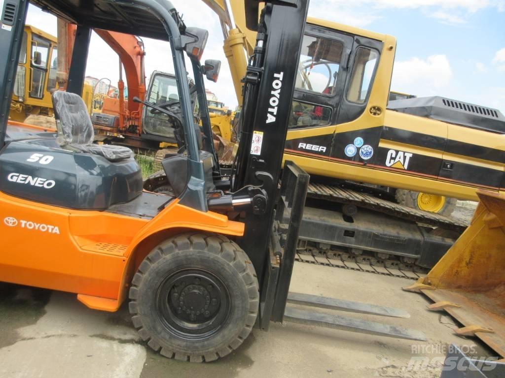 Toyota FD 30 Дизельні навантажувачі