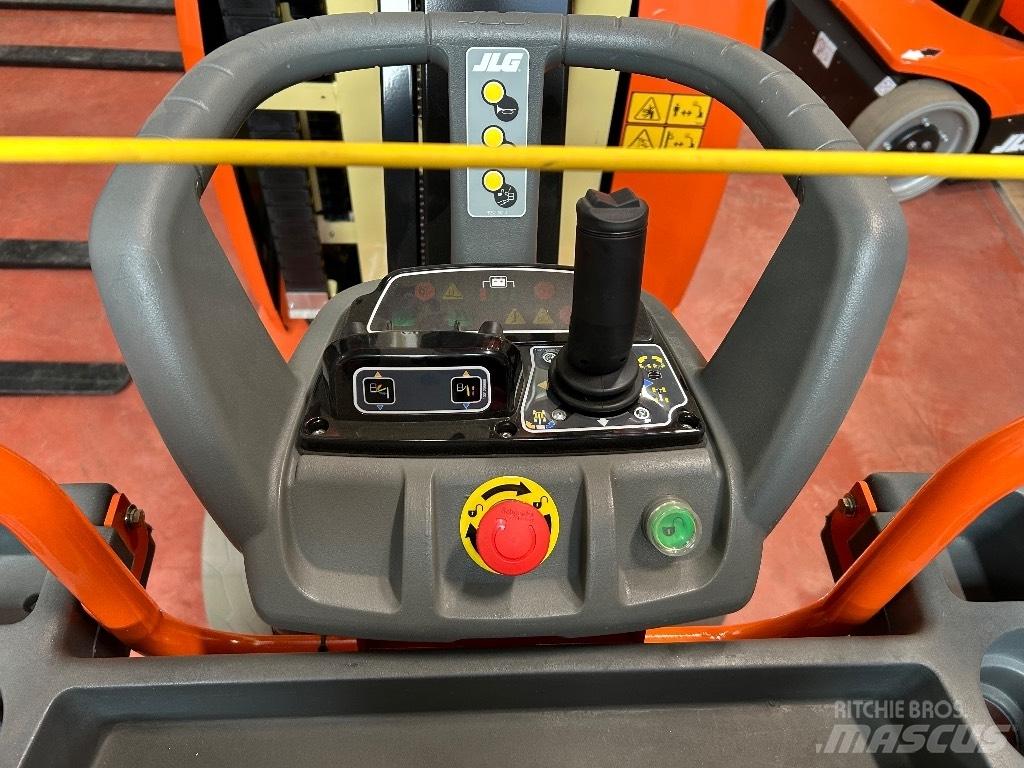 JLG Toucan 10 E-L Вертикальні щоглові підйомники
