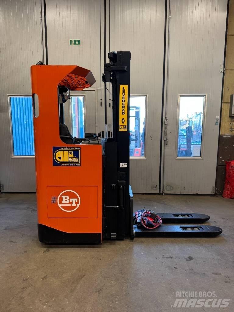 BT SRE 160 L Самохідні електроштабелери