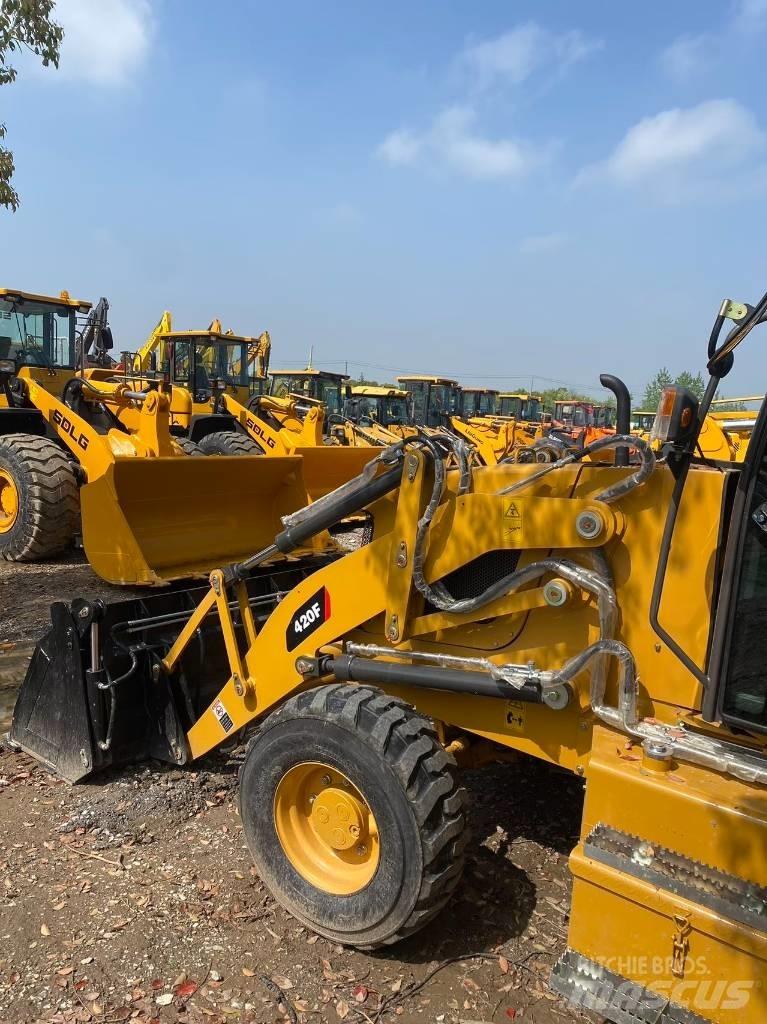 CAT 420 F Екскаватори-навантажувачі